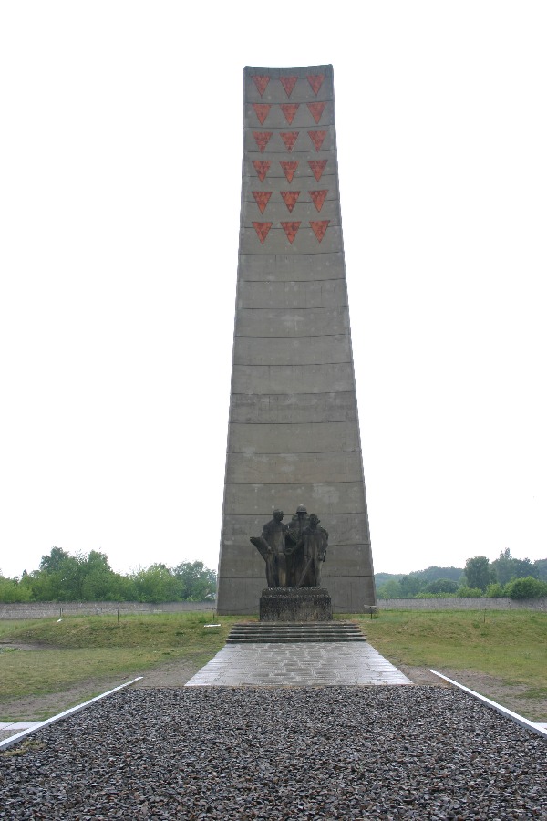 Herdenkingsstandbeeld Concentratiekamp Sachsenhausen #2