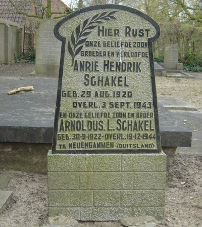 Dutch War Graves Protestant Churchyard Meerkerk #2