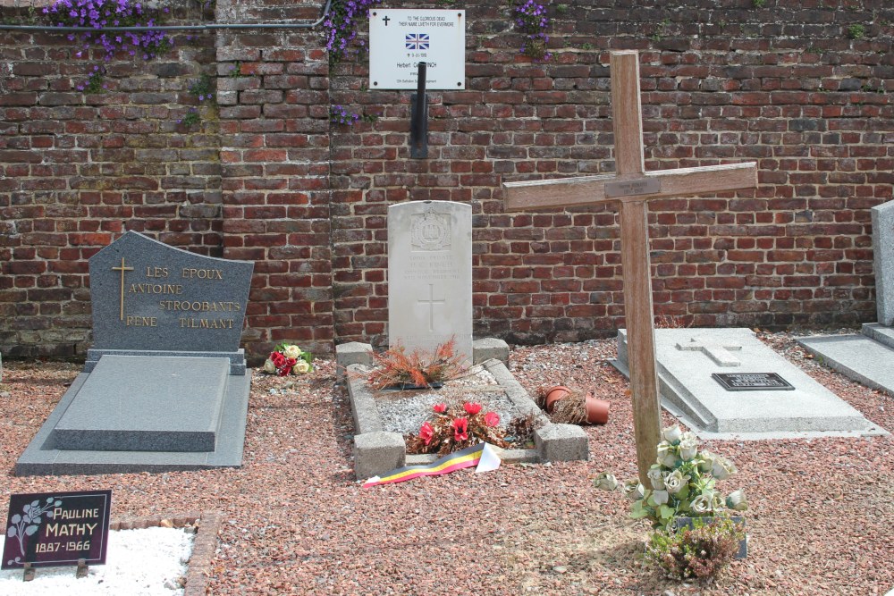 Commonwealth War Grave Nil-Saint-Vincent #1