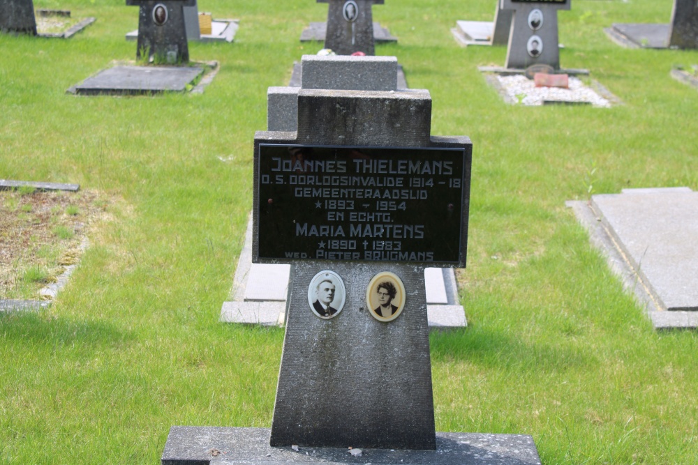 Belgian Graves Veterans Achel #2