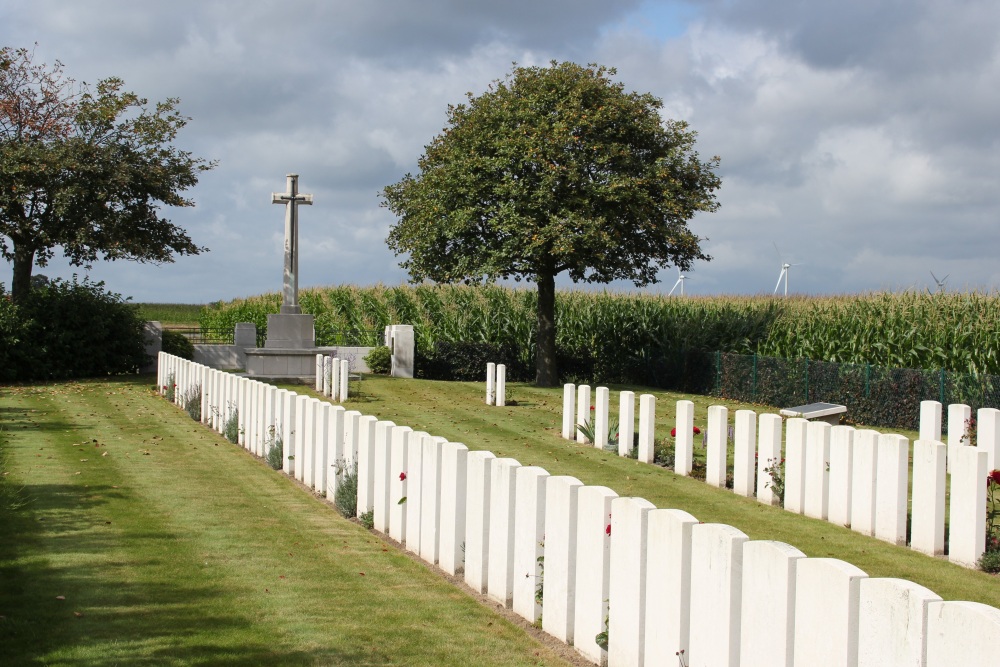 Commonwealth War Cemetery Track 