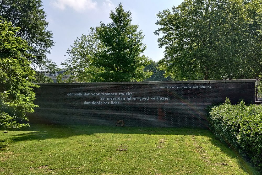 Remembrance Wall H.M. van Randwijkplantsoen Amsterdam #1