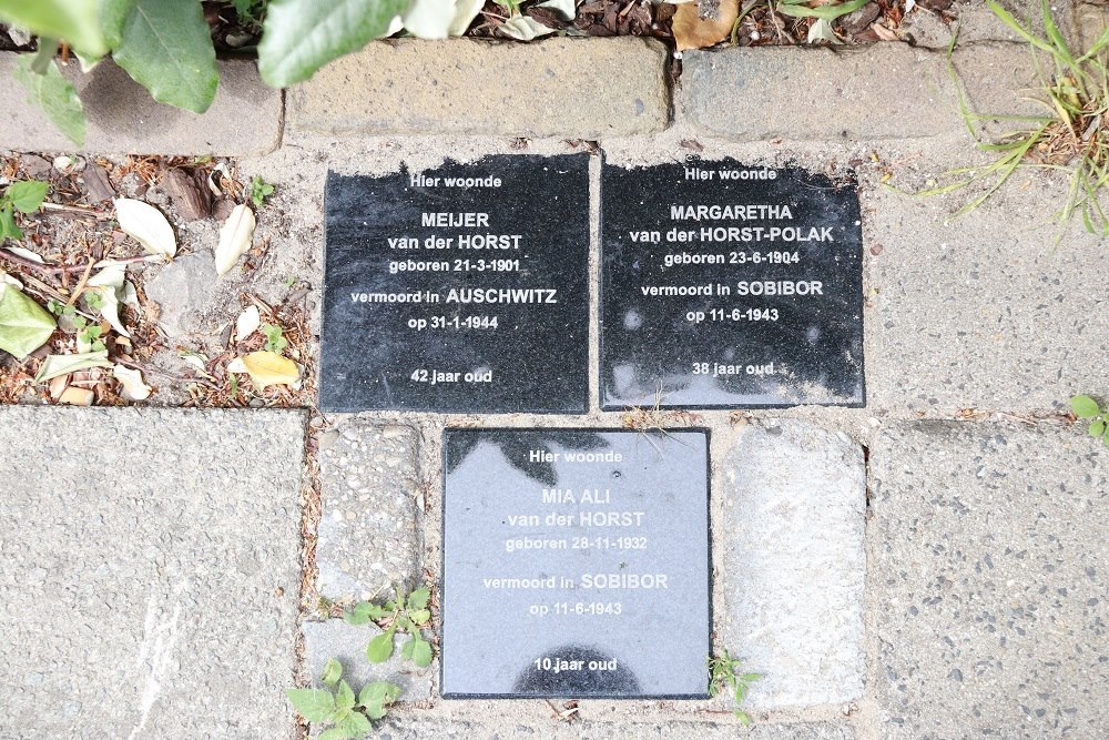 Memorial Stones Staringhstraat 10