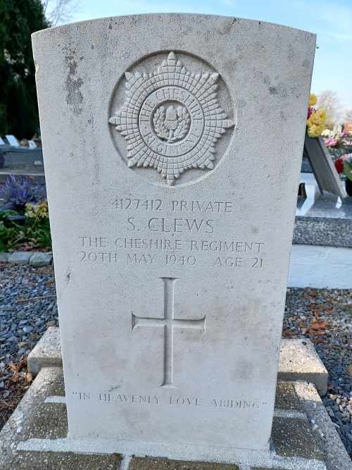 Commonwealth War Grave Mouchin #2