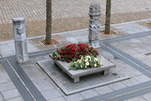 Monument Slachtoffers Stadhuis Heusden #1