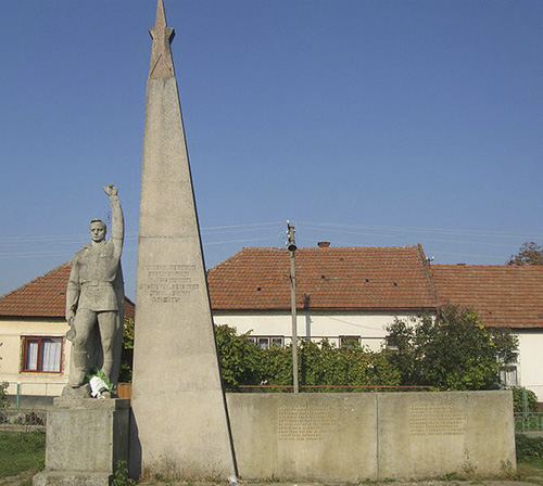 Oorlogsmonument Nove Davydkovo #1