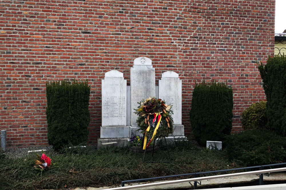 Oorlogsmonument & Duitse Oorlogsgraven Tetz #3