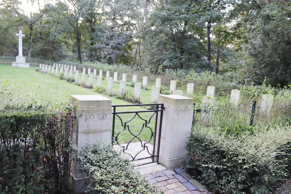 Commonwealth War Graves Sterksel (Providentia) #1
