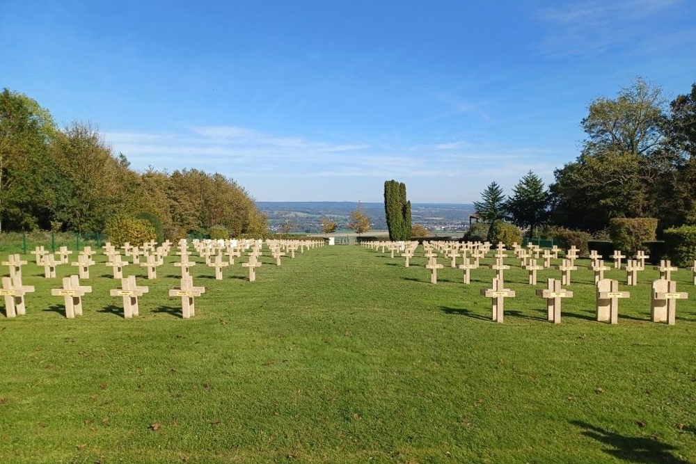 Franse Oorlogsbegraafplaats La Marfée #2