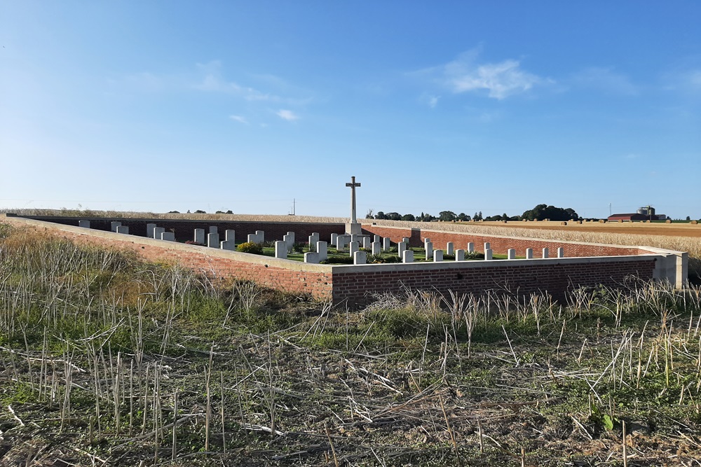 Commonwealth War Cemetery Sunken Road (2nd Canadian) #2