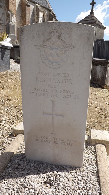 Commonwealth War Grave Enquin-sur-Baillons #3