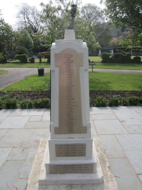 Oorlogsmonument Otley Mills #2