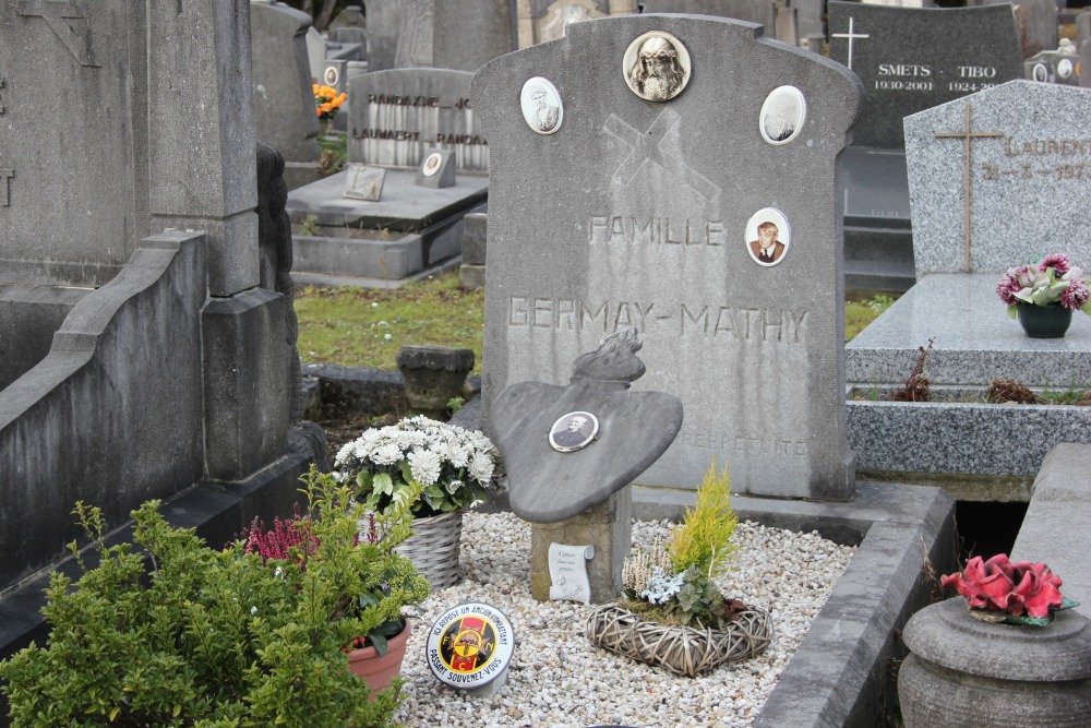 Belgische Graven Oudstrijders Grivegne Bois-de-Breux Begraafplaats #5