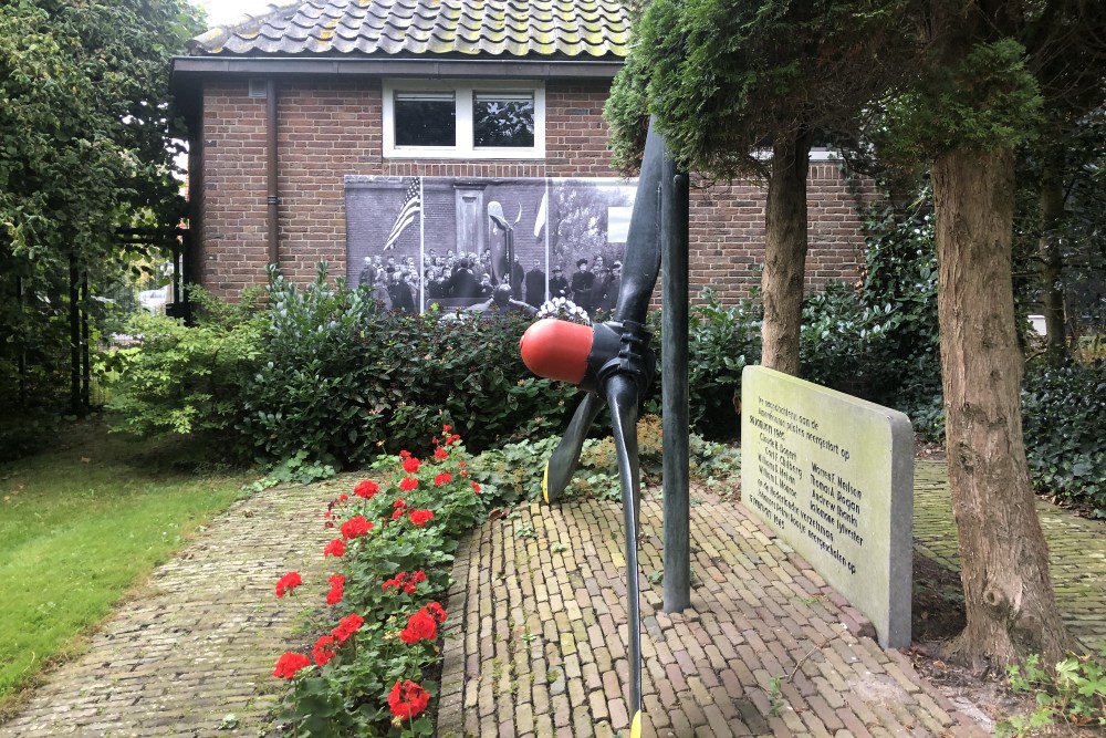 Monument B-17G Midwoud #3