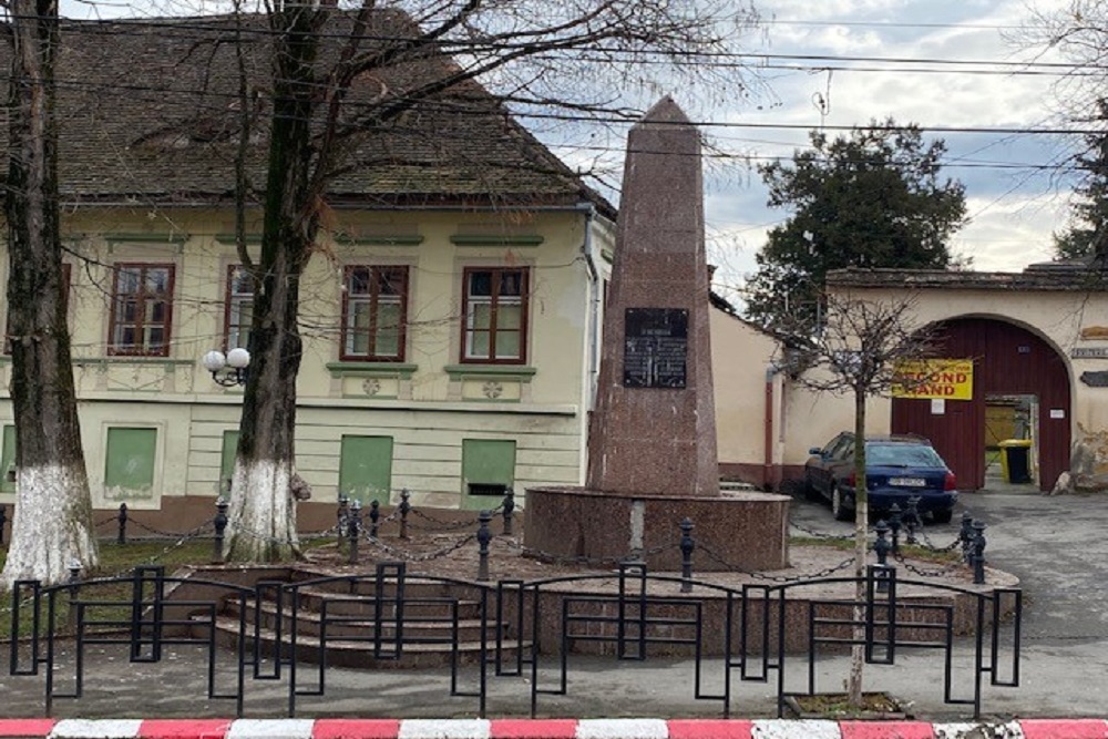 Monument ter Ere van de gesneuvelden van Cisnădie #1
