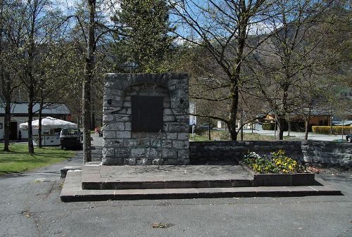 Oorlogsmonument Thumersbach #1