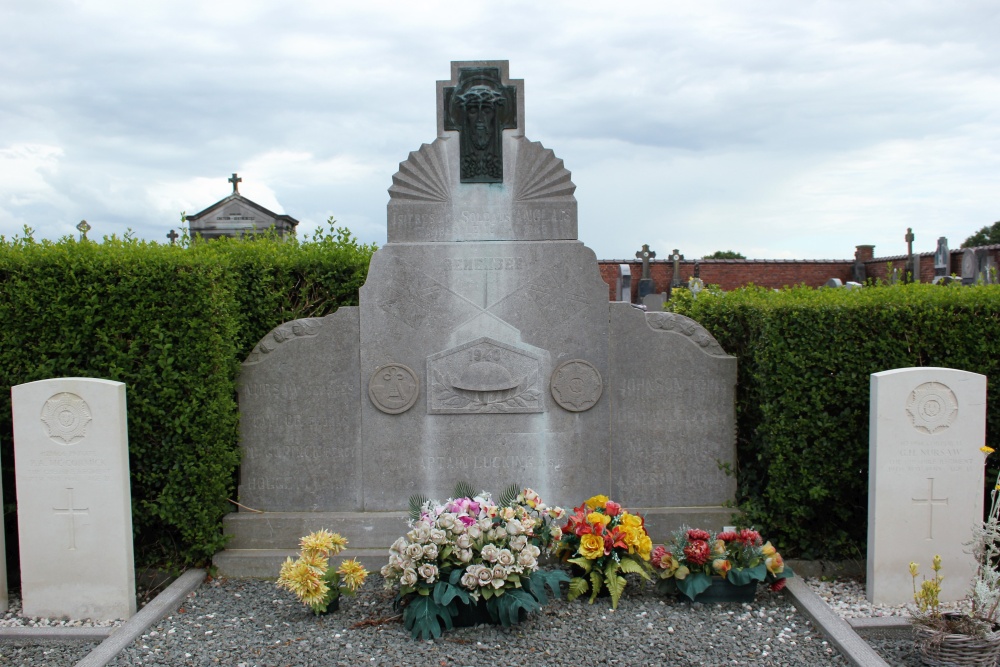 Oorlogsmonument Begraafplaats Isires