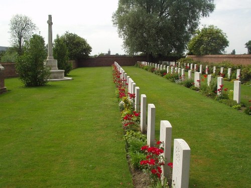 Commonwealth War Cemetery Ferme Buterne