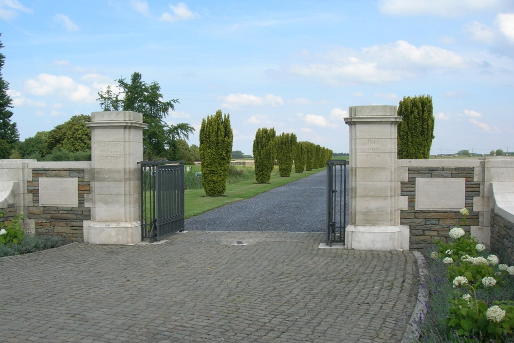 Commonwealth War Cemetery Bedford House