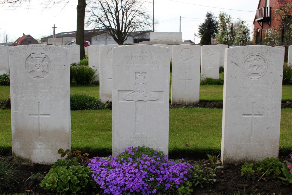 Commonwealth War Cemetery Dickebusch New Military #5