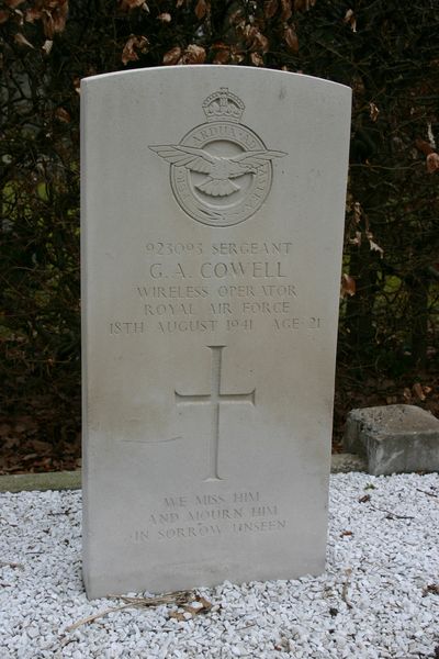 Commonwealth War Graves General Cemetery Haren #4