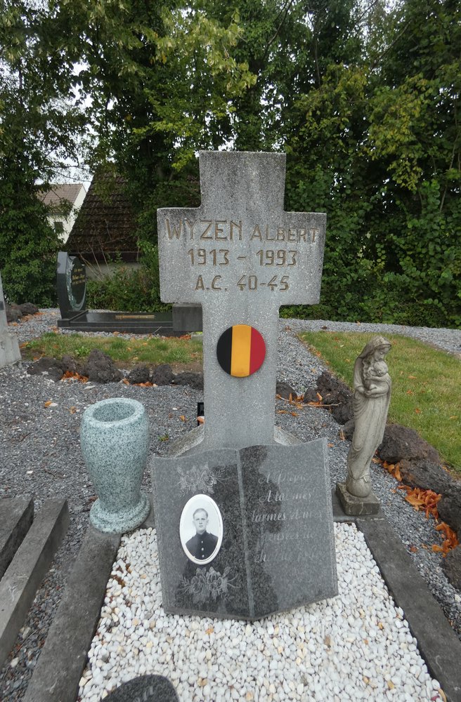 Belgian War Graves Remersdaal #5