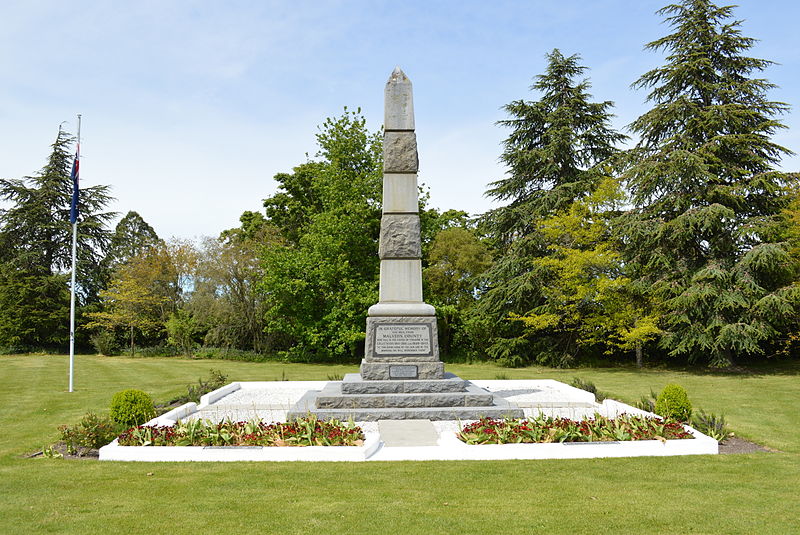 Oorlogsmonument Darfield #1