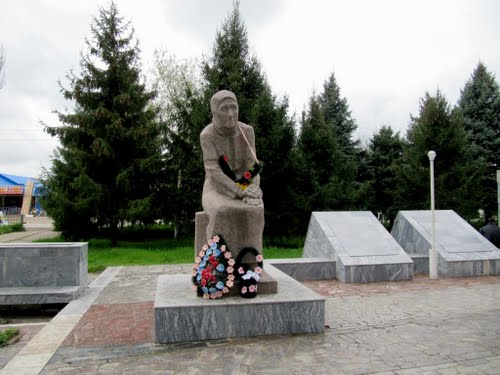 Mass Grave Russian Soldiers & War Memorial