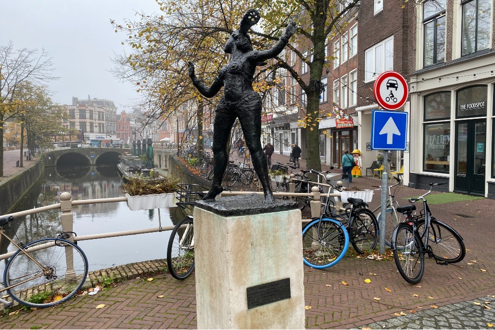 Statue Mata Hari Leeuwarden