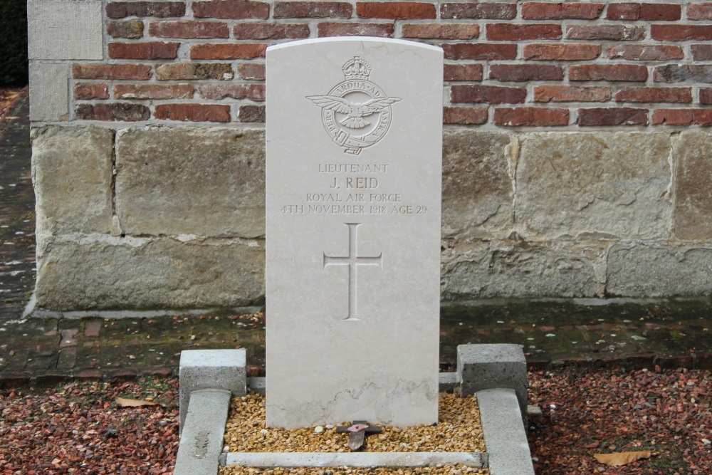 Commonwealth War Grave Gijzenzele #4