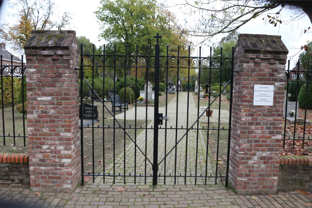 Dutch War Grave Roman Catholic Cemetery Gemonde #4