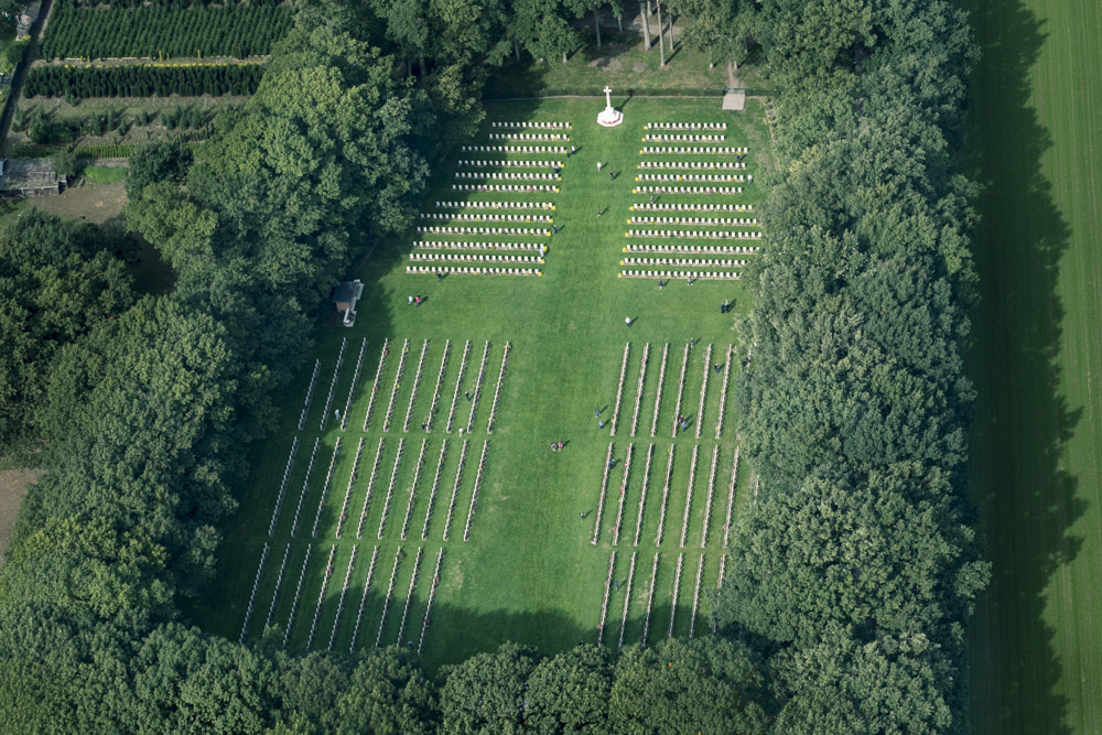 Een doedelzak, twee graven en een veteraan