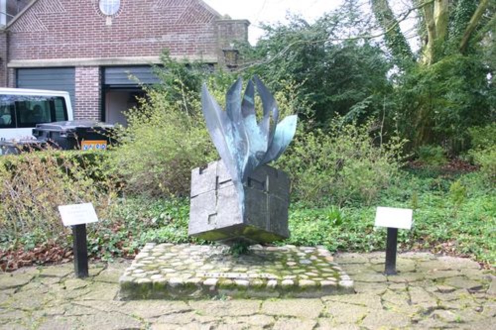 War Memorial Metslawier #1