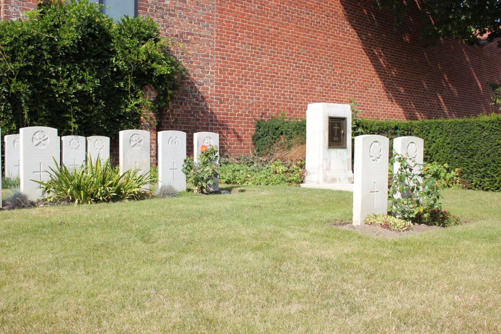 Commonwealth War Graves Kortrijk #4