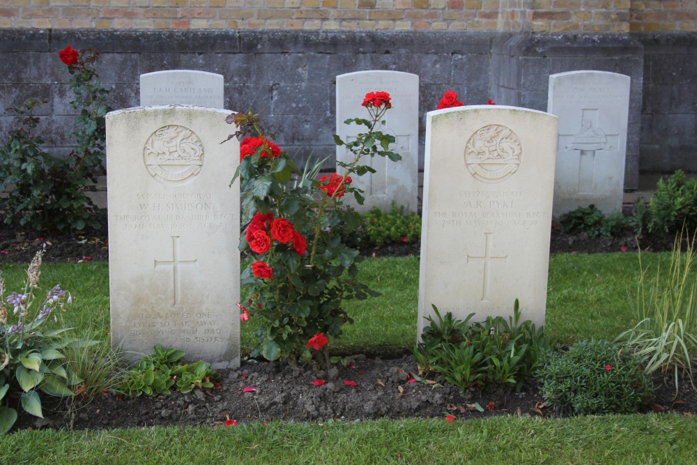 Commonwealth War Graves Zuidschote Churchyard #3