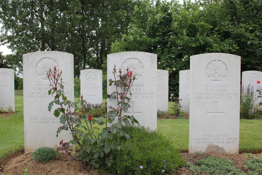 Commonwealth War Cemetery Beaumetz Cross Roads #5