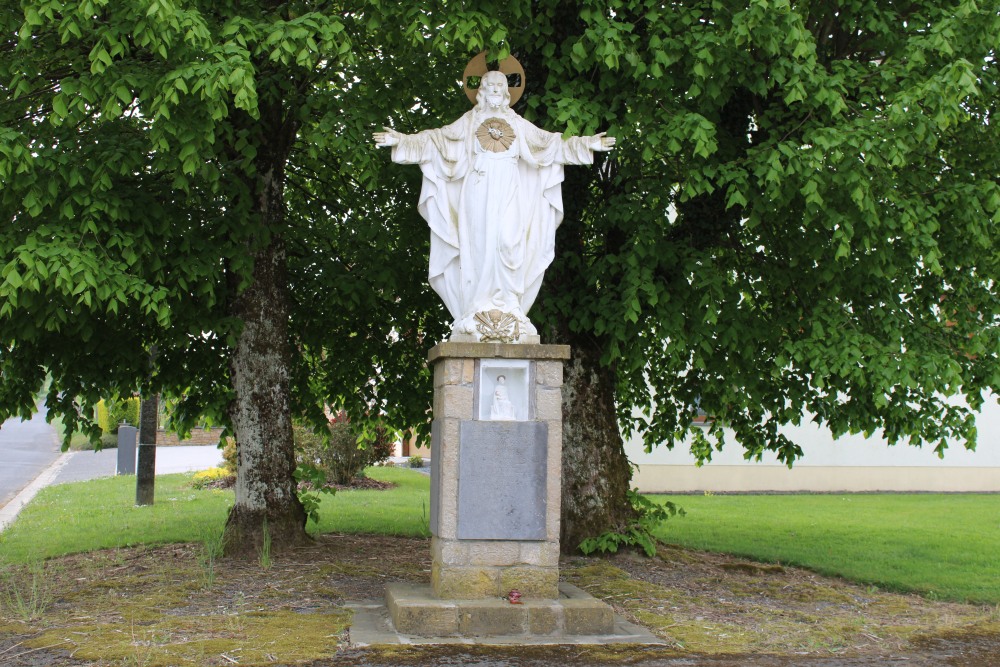 War Memorial - Holy Heart Statue Termes
