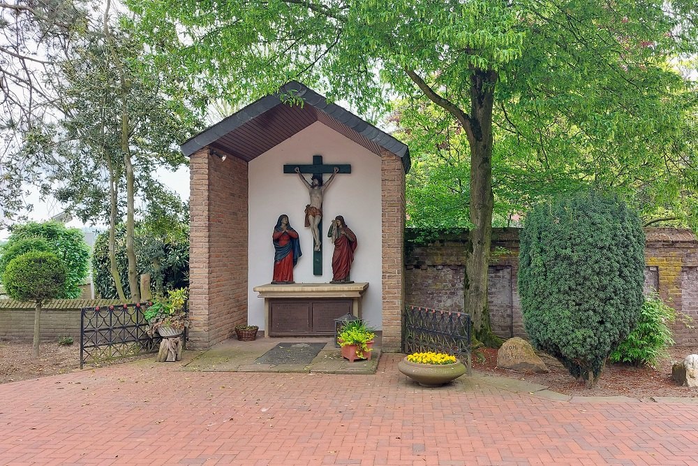 Oorlogsmonument Hülm #1
