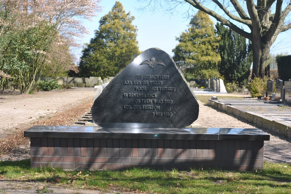 Oorlogsmonument Algemene Begraafplaats Nieuw-Dordrecht #2