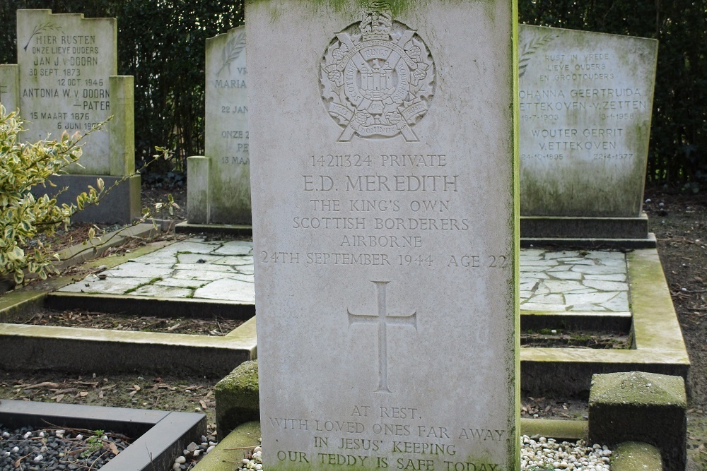 Commonwealth War Grave (Protestant Churchyard) #3