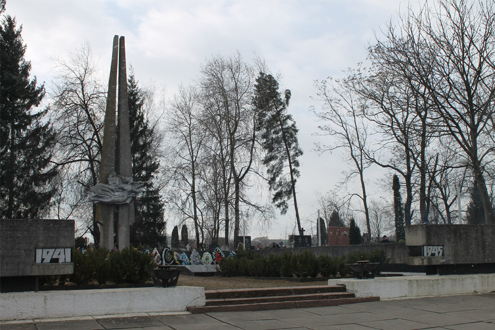 Mass Grave Soviet Soldiers Chernivtsi #1