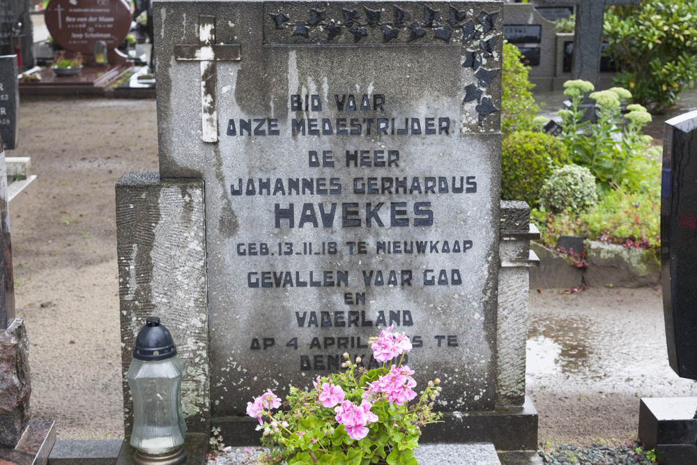 Grave Resistance Fighter Roman Catholic Cemetery Denekamp #1