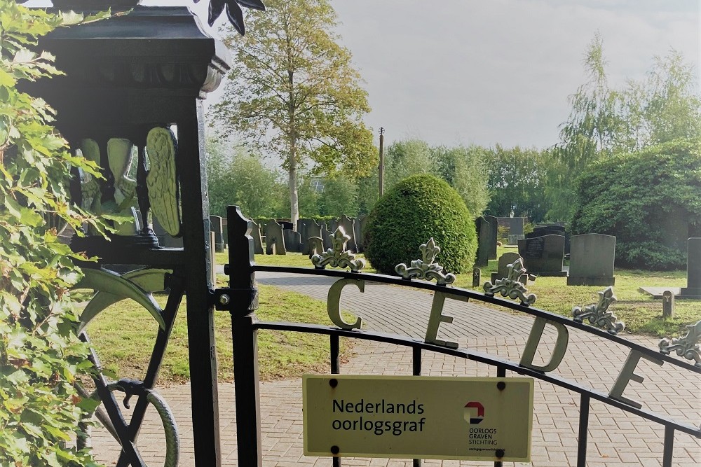 Dutch War Grave And Monument Dutch Reformed Cemetery Oldeberkoop #2