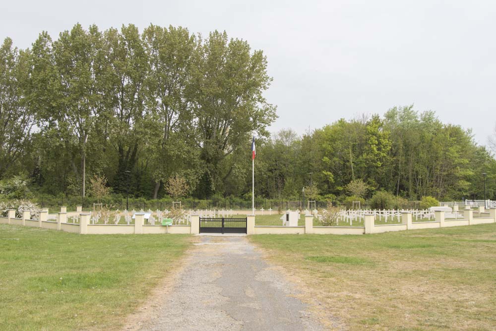 Franse Oorlogsbegraafplaats Fort des Dunes Leffrinckoucke