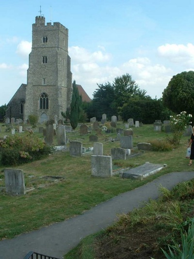 Commonwealth War Graves St Margaret Churchyard