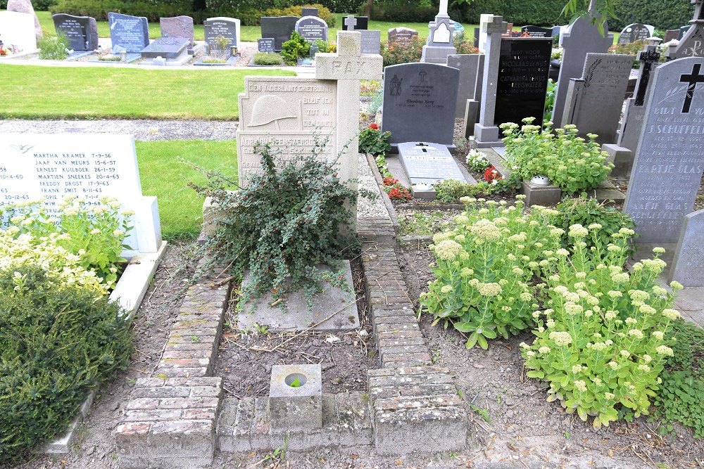 Dutch War Grave Catholic Cemetery Noord-Scharwoude