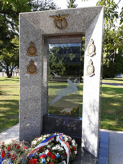 Monument Tsjechoslowaakse Eskaders