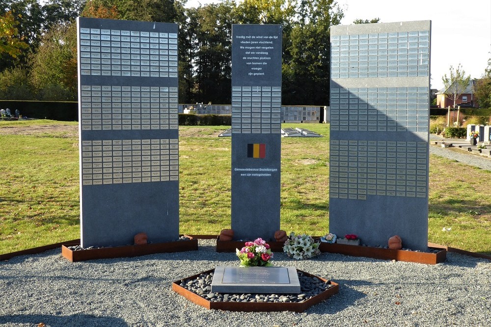 Oorlogsmonument Begraafplaats Heusden #1