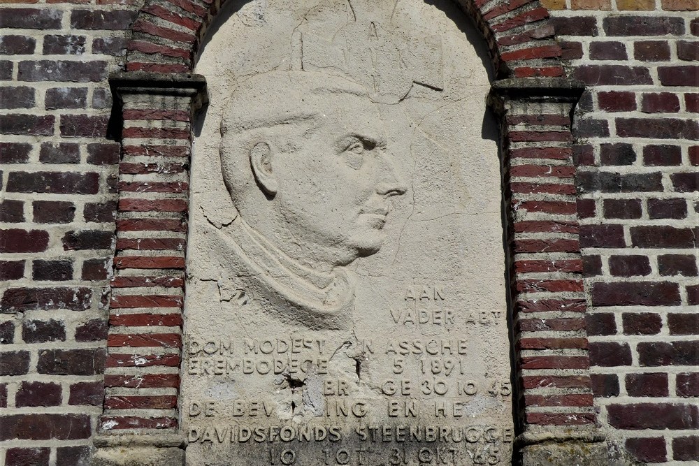 Monument Dom Modest Van Assche Assebroek #4