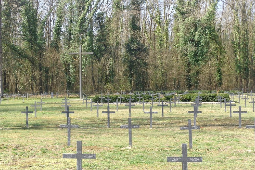 Duitse Oorlogsbegraafplaats Champ de Manœuvre #2